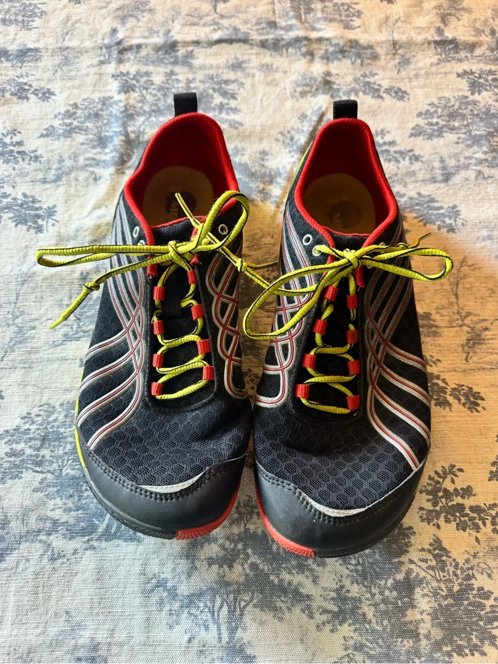 Merrell road glove shoes
